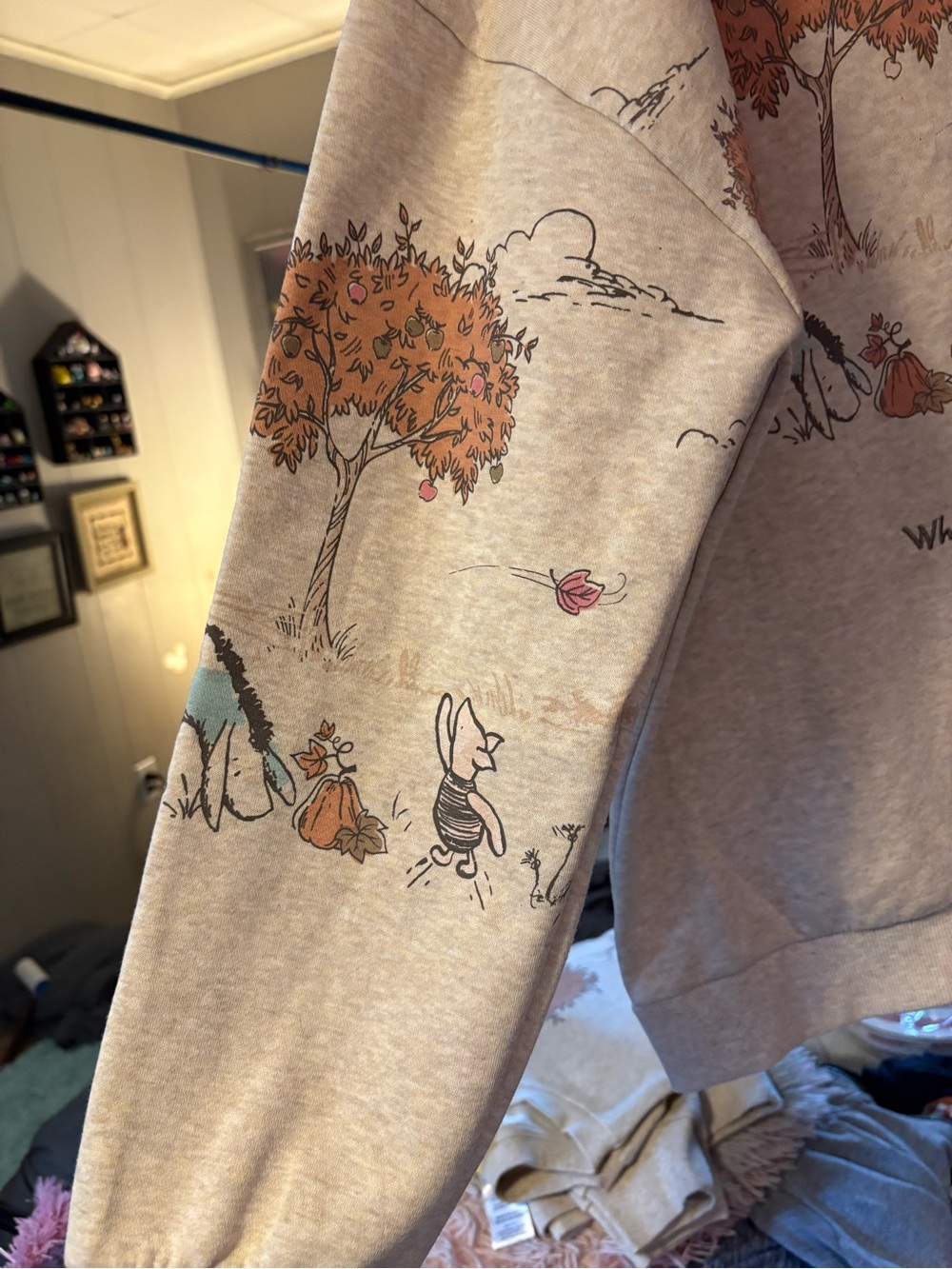 BNWT Disney Beige Winnie the Pooh Sweatshirt with Pooh, Tigger & Piglet woman’s - Picture 2 of 6